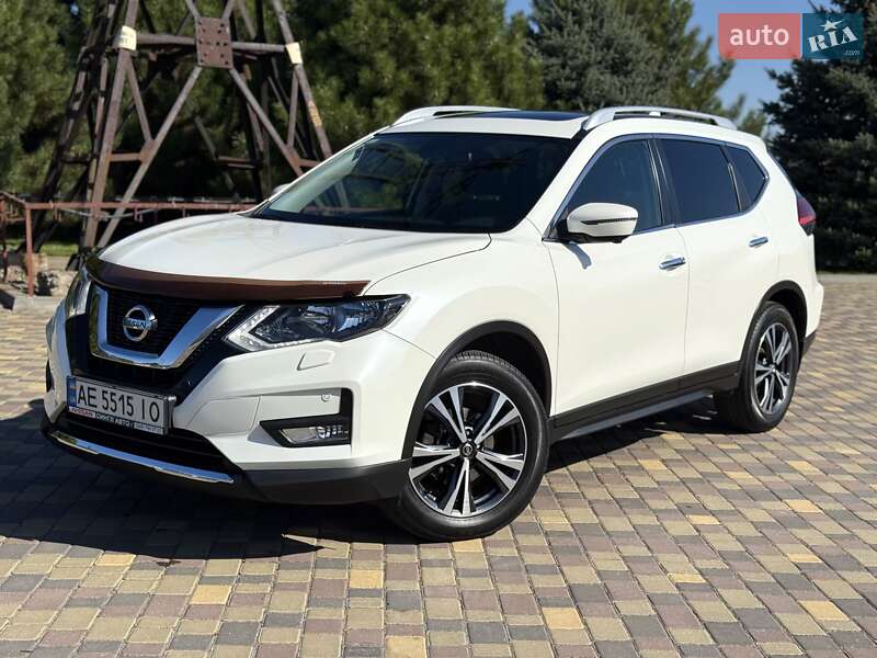 Позашляховик / Кросовер Nissan X-Trail 2017 в Дніпрі