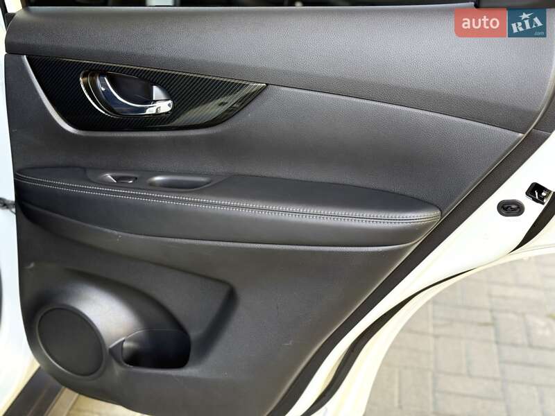 Позашляховик / Кросовер Nissan X-Trail 2017 в Дніпрі