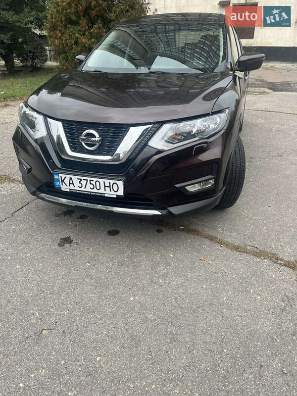 Внедорожник / Кроссовер Nissan X-Trail 2019 в 