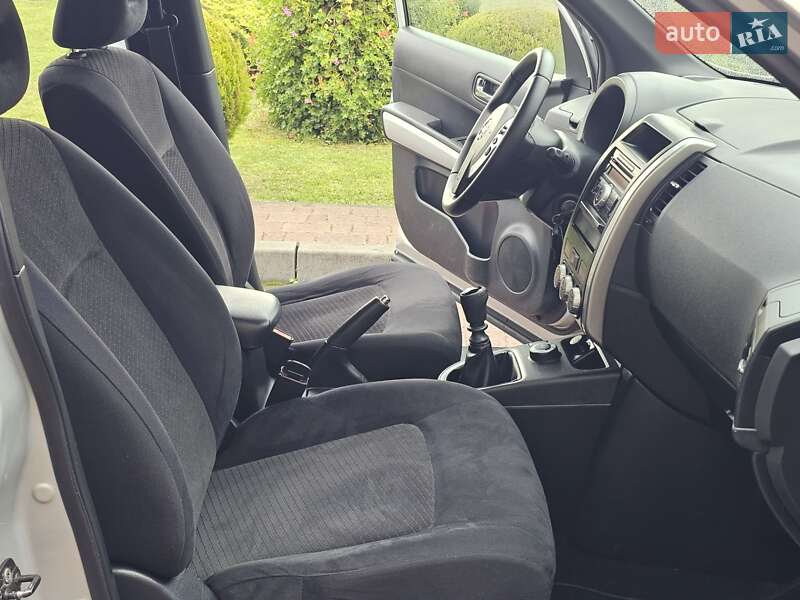 Внедорожник / Кроссовер Nissan X-Trail 2012 в Стрые