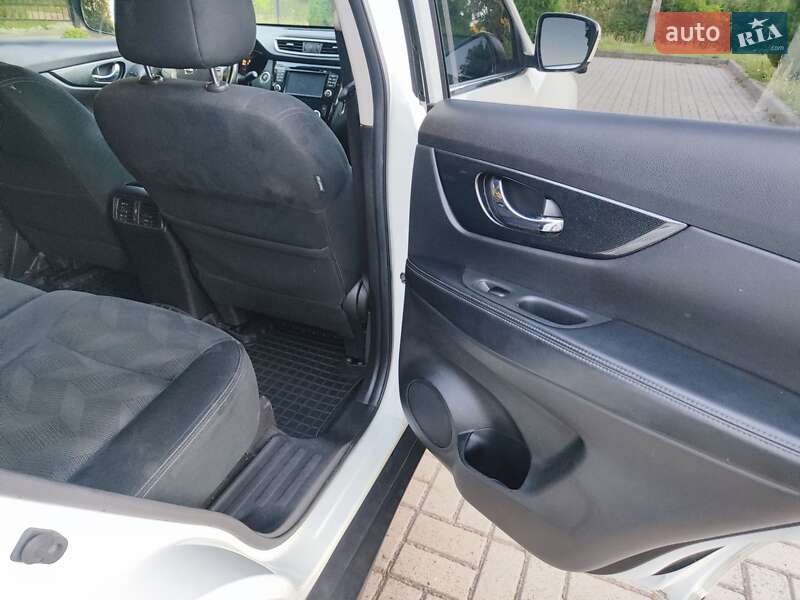 Внедорожник / Кроссовер Nissan X-Trail 2015 в Киеве фото 2 Внедорожник / Кроссовер Nissan X-Trail 2015 в Киеве