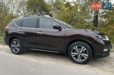 Внедорожник / Кроссовер Nissan X-Trail 2017 в 