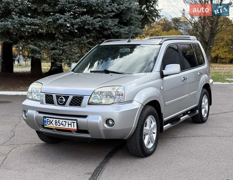 Внедорожник / Кроссовер Nissan X-Trail 2003 в  фото Внедорожник / Кроссовер Nissan X-Trail 2003 в