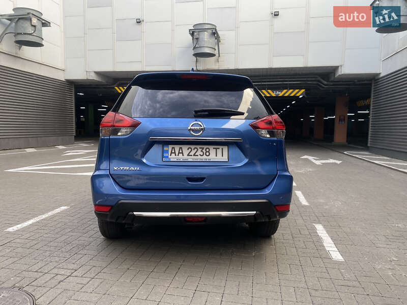 Внедорожник / Кроссовер Nissan X-Trail 2017 в Киеве