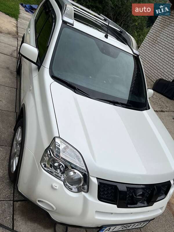 Внедорожник / Кроссовер Nissan X-Trail 2012 в Обухове