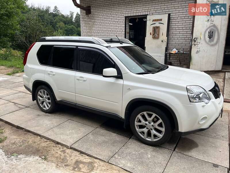 Внедорожник / Кроссовер Nissan X-Trail 2012 в Обухове