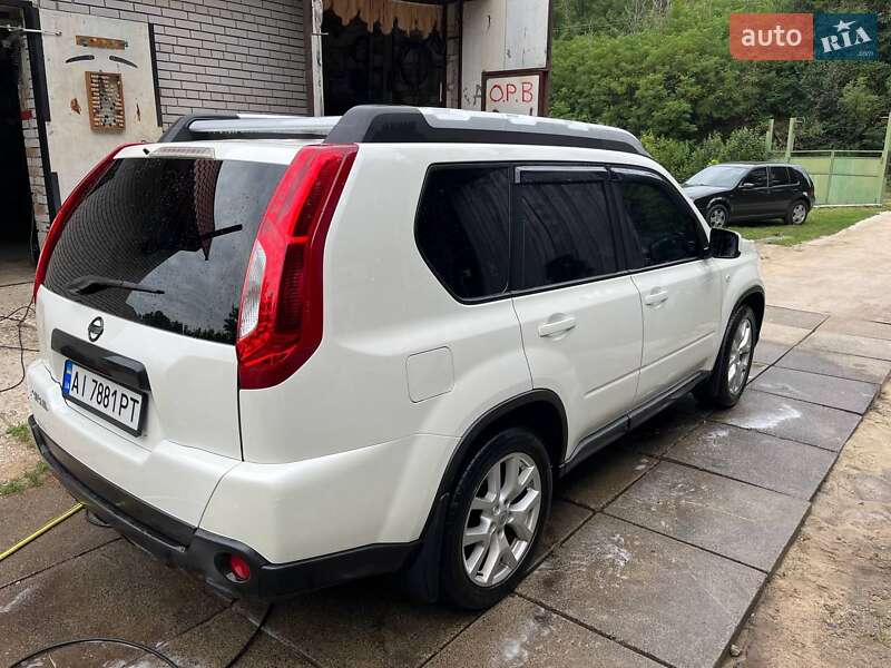 Внедорожник / Кроссовер Nissan X-Trail 2012 в Обухове