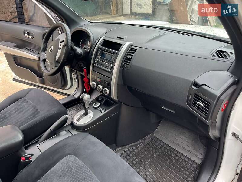 Внедорожник / Кроссовер Nissan X-Trail 2012 в Обухове