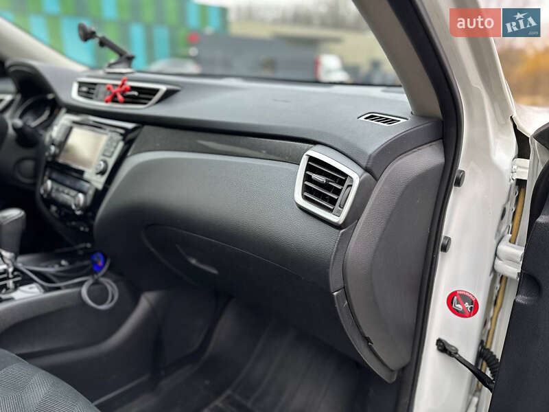 Внедорожник / Кроссовер Nissan X-Trail 2017 в Дрогобыче