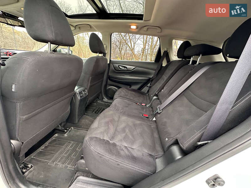 Внедорожник / Кроссовер Nissan X-Trail 2017 в Дрогобыче