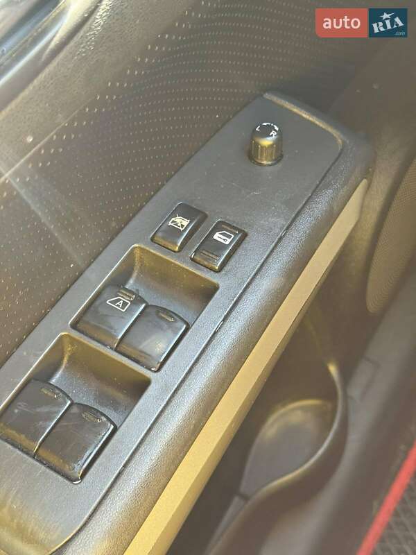 Позашляховик / Кросовер Nissan X-Trail 2014 в Чернігові