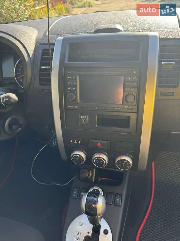 Позашляховик / Кросовер Nissan X-Trail 2014 в Чернігові