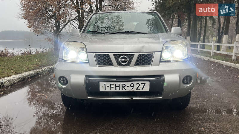 Внедорожник / Кроссовер Nissan X-Trail 2004 в Киеве