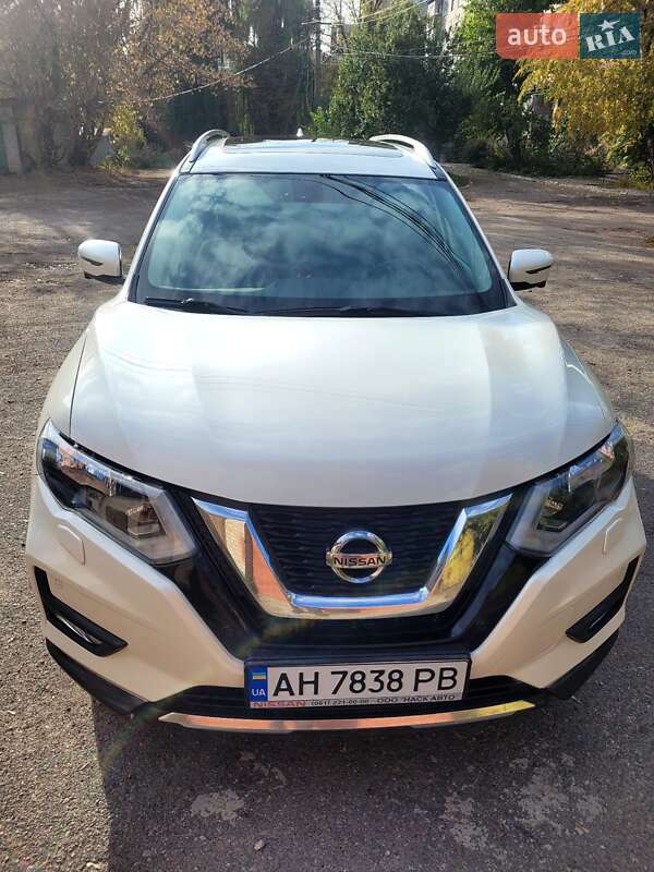 Позашляховик / Кросовер Nissan X-Trail 2017 в Слов'янську