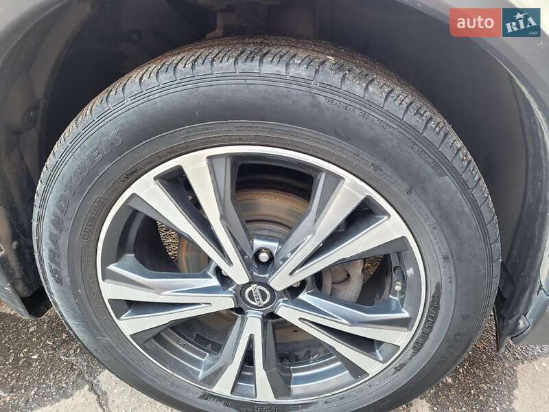 Позашляховик / Кросовер Nissan X-Trail 2017 в Слов'янську