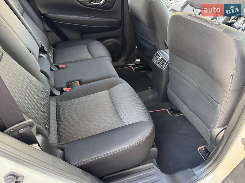 Внедорожник / Кроссовер Nissan X-Trail 2017 в Киеве