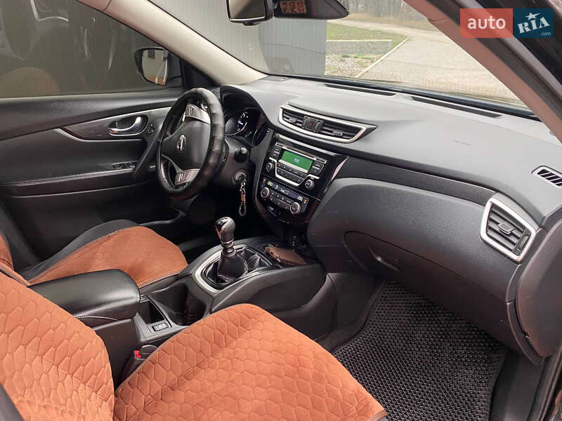 Позашляховик / Кросовер Nissan X-Trail 2016 в Ставищі