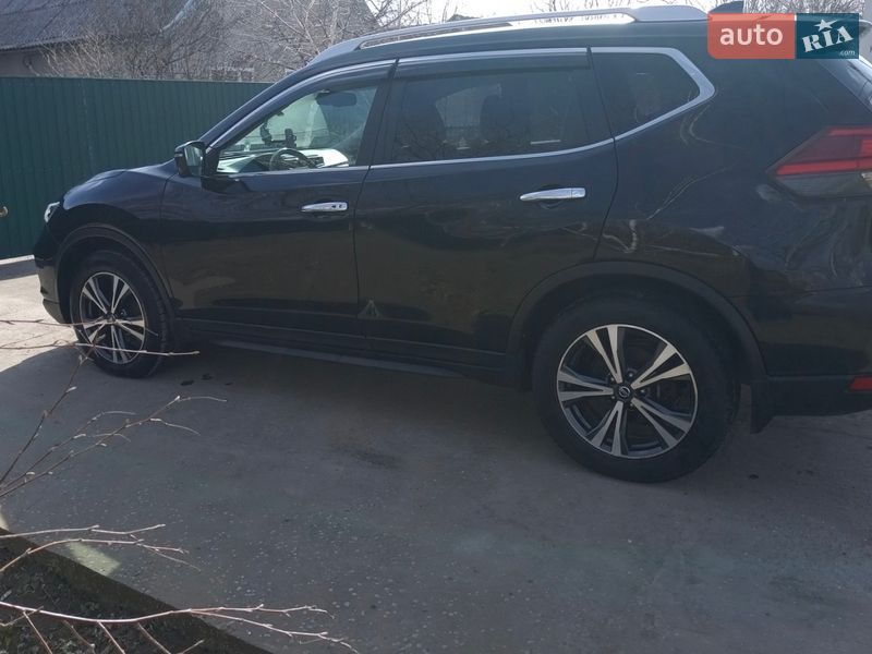 Внедорожник / Кроссовер Nissan X-Trail 2017 в Измаиле