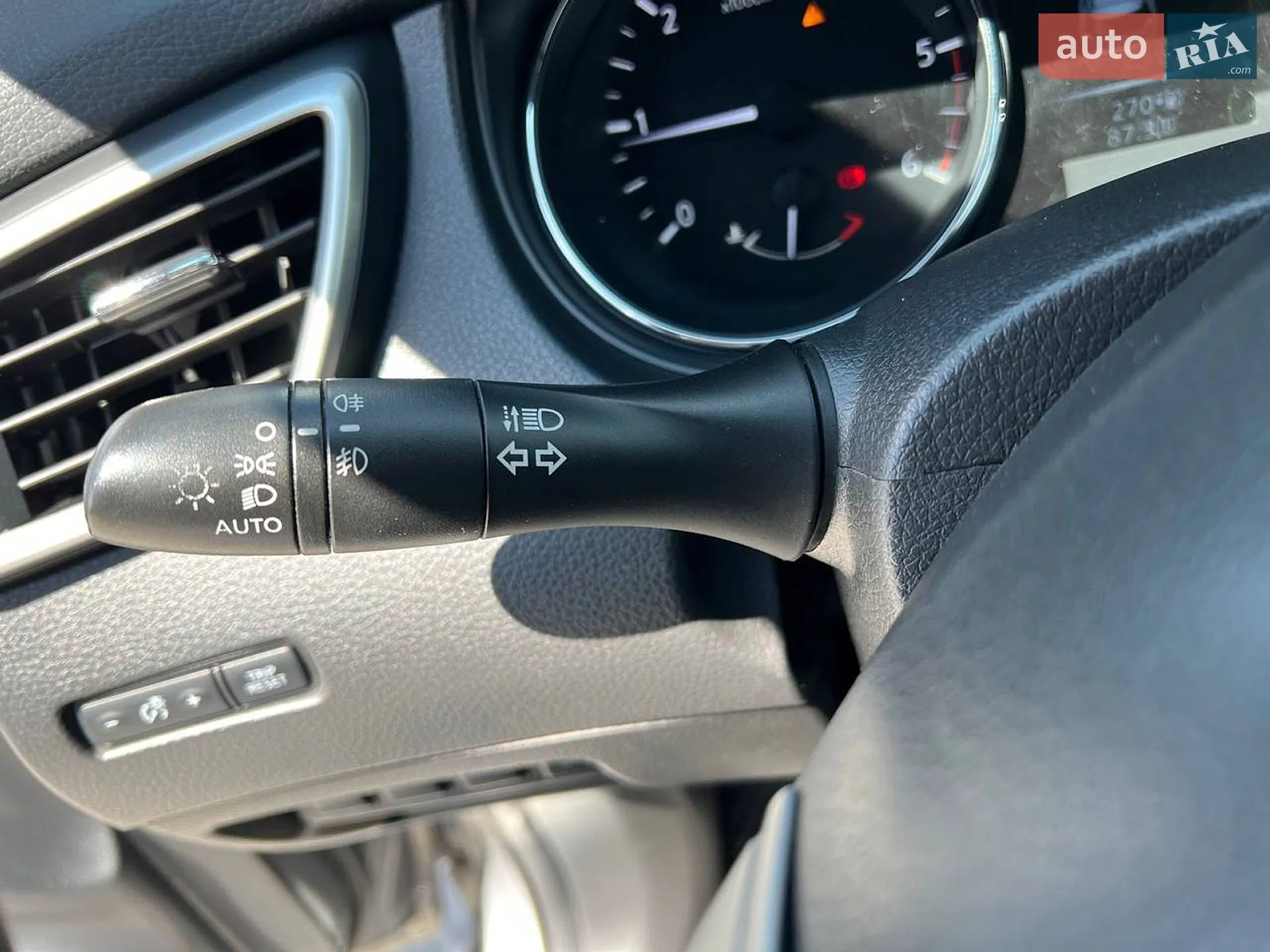2015 Nissan X-Trail - мініатюра 28