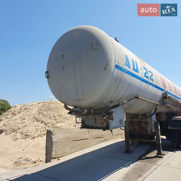 Цементовоз НПЦ 22 2008 в Бердичеве фото 2 Цементовоз НПЦ 22 2008 в Бердичеве