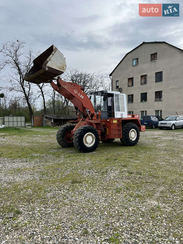 Фронтальный погрузчик O&K L 1993 в Черновцах