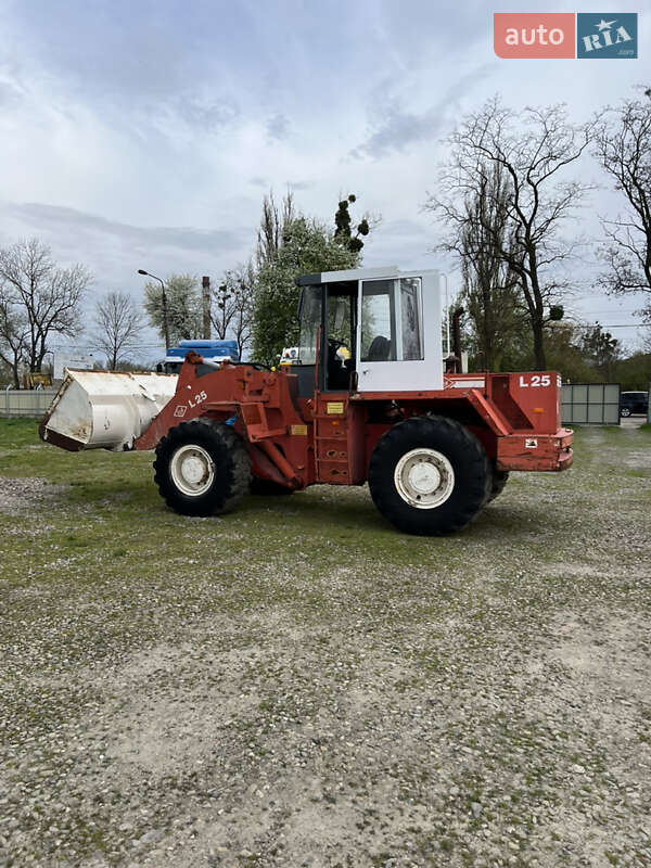 Фронтальный погрузчик O&K L 1993 в Черновцах