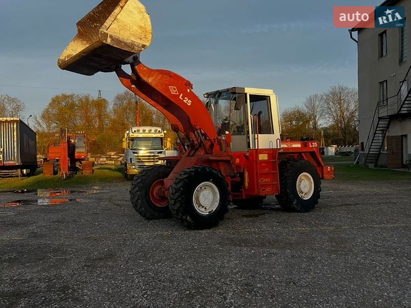 Фронтальні навантажувачі O&K L 1993 в Чернівцях