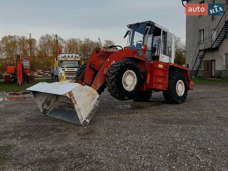 Фронтальні навантажувачі O&K L 1993 в Чернівцях
