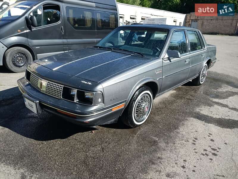 Седан Oldsmobile Cutlass Ciera 1985 в Киеве