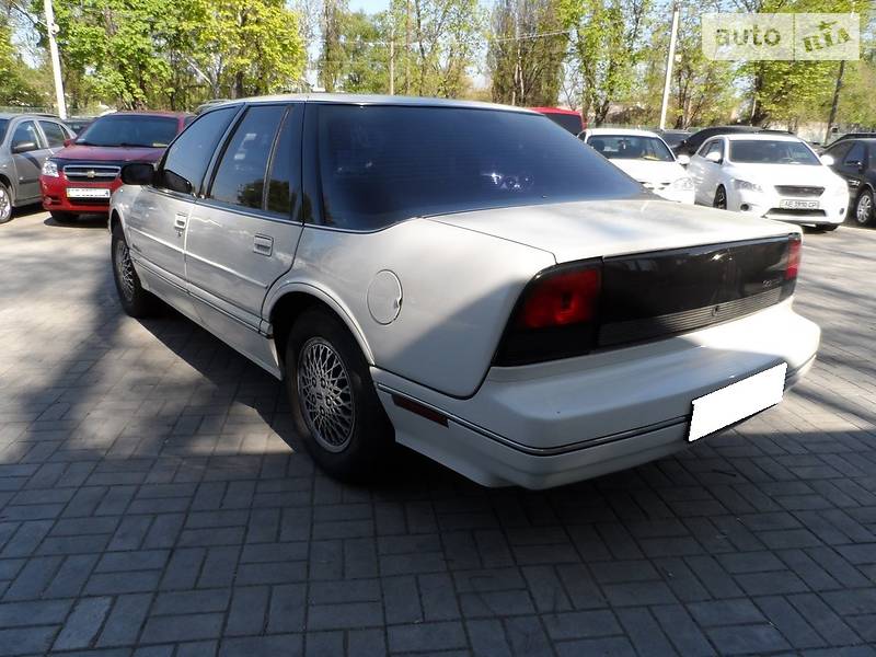 Седан Oldsmobile Cutlass 1993 в Днепре