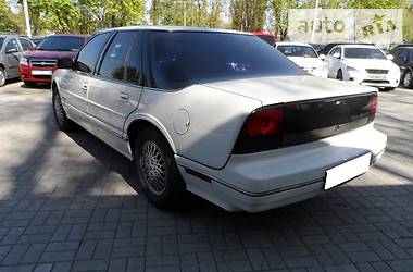 Седан Oldsmobile Cutlass 1993 в 
