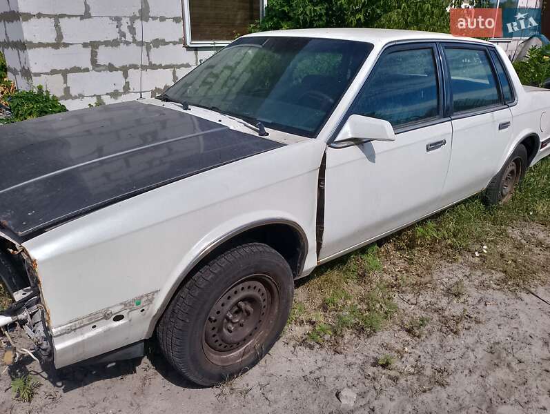 Седан Oldsmobile Cutlass 1988 в Киеве