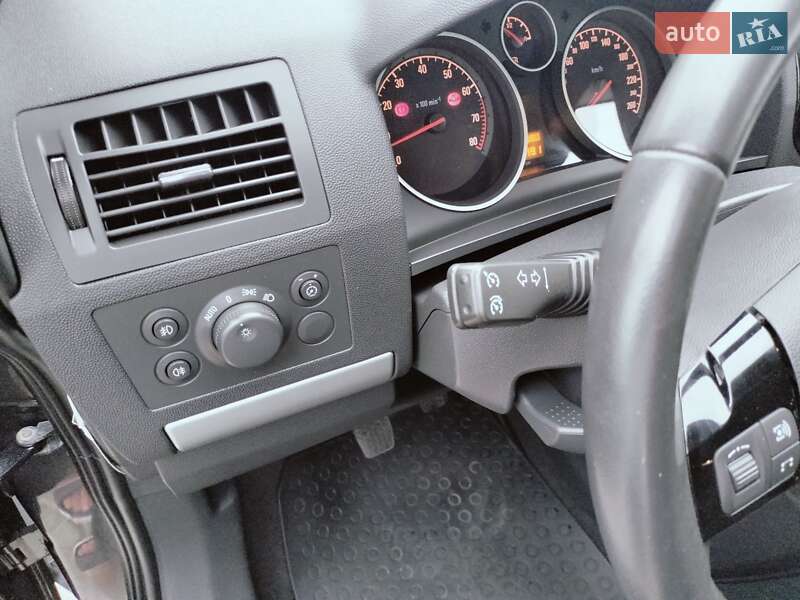Минивэн Opel 1.8 Liter 2012 в Ровно