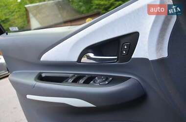 Хэтчбек Opel Ampera-e 2020 в 