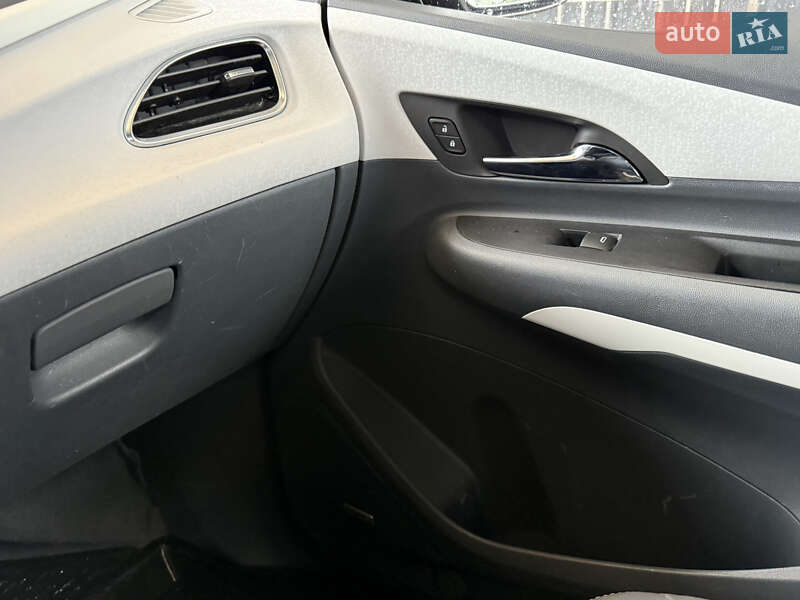Хэтчбек Opel Ampera-e 2017 в Львове