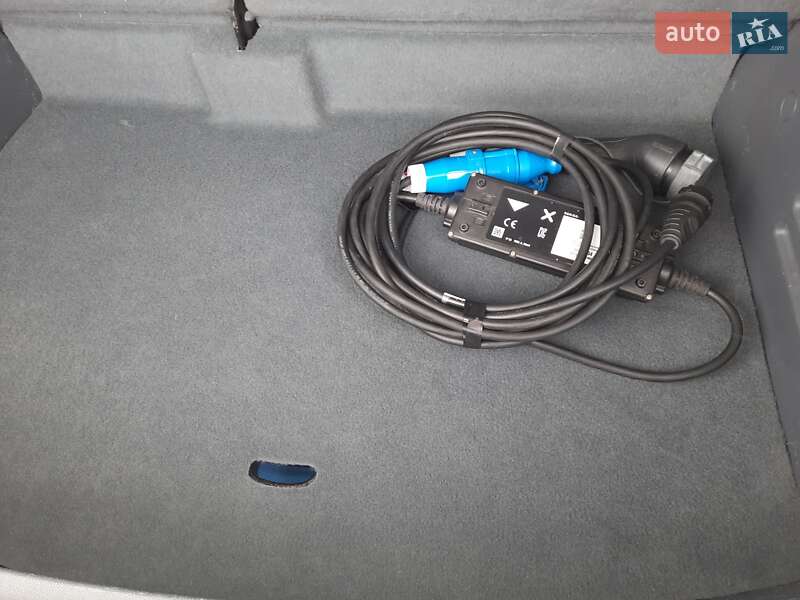 Хэтчбек Opel Ampera-e 2017 в Золочеве фото 42 Хэтчбек Opel Ampera-e 2017 в Золочеве