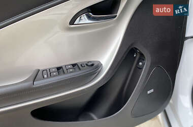 Хэтчбек Opel Ampera 2012 в 
