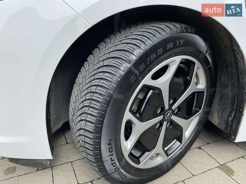 Хэтчбек Opel Ampera 2012 в Ивано-Франковске