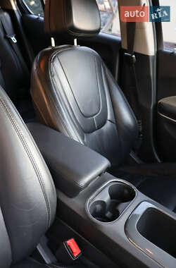 Хэтчбек Opel Ampera 2012 в 