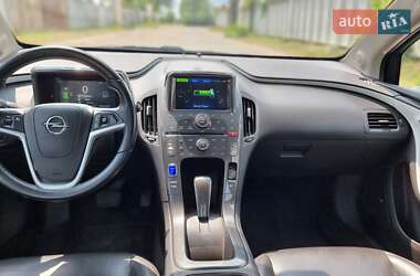 Хэтчбек Opel Ampera 2011 в 