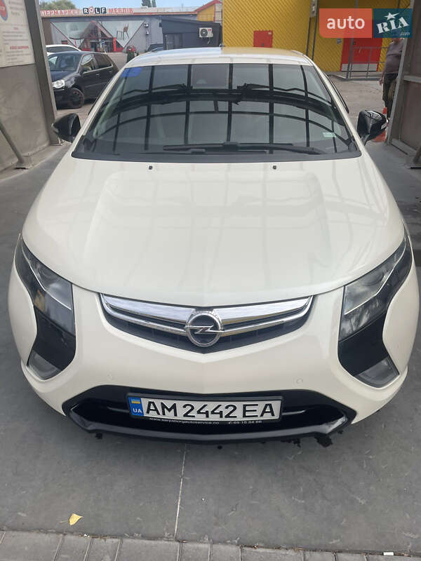 Opel Ampera 2012