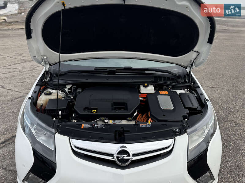 Хэтчбек Opel Ampera 2012 в Белой Церкви