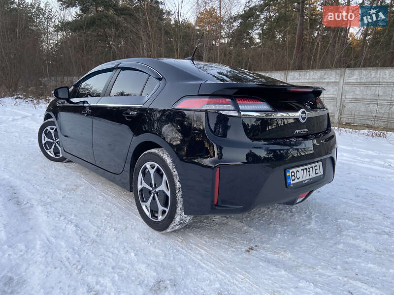 Хэтчбек Opel Ampera 2011 в Яворове