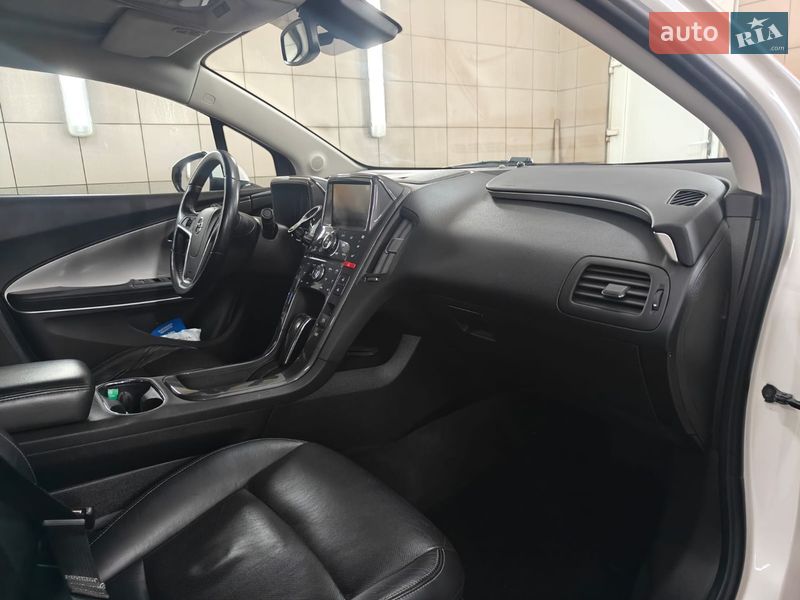 Хэтчбек Opel Ampera 2012 в Монастырище