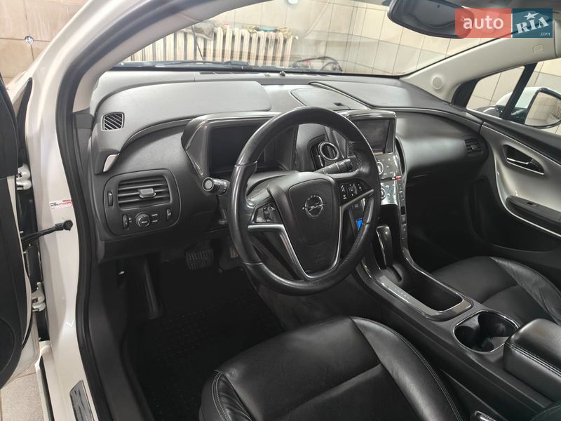 Хэтчбек Opel Ampera 2012 в Монастырище