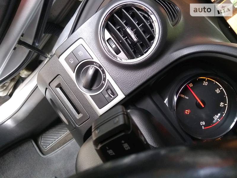 Позашляховик / Кросовер Opel Antara 2011 в Києві