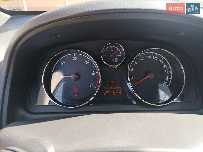 Внедорожник / Кроссовер Opel Antara 2012 в Киеве