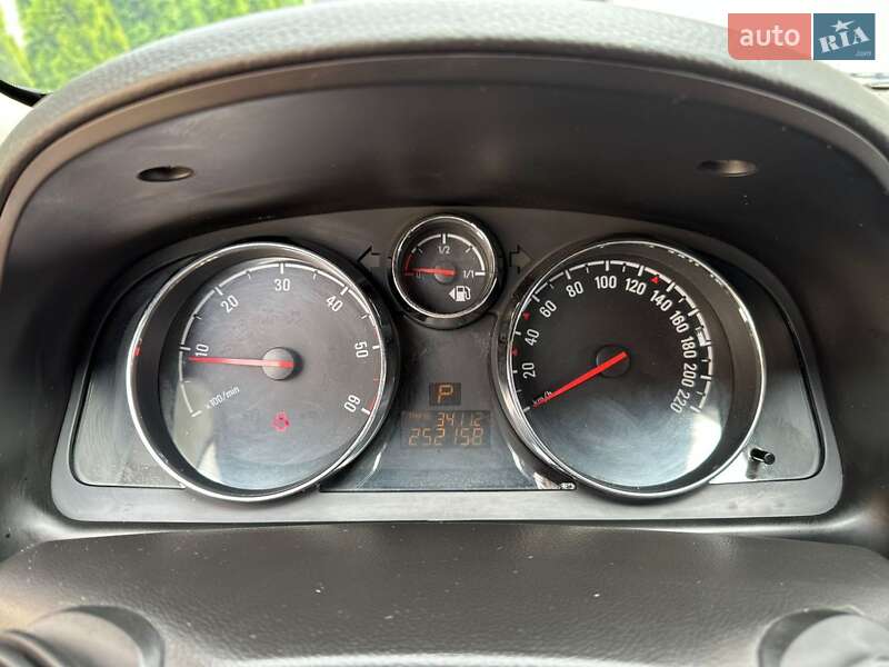 Позашляховик / Кросовер Opel Antara 2010 в Луцьку