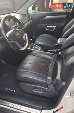Позашляховик / Кросовер Opel Antara 2012 в 