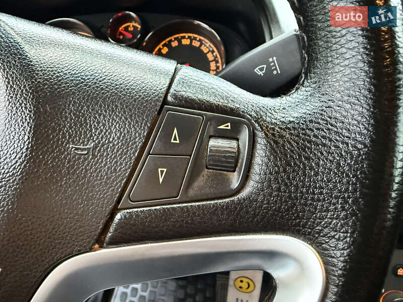 Позашляховик / Кросовер Opel Antara 2011 в Чернівцях
